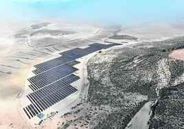 Vista aérea de la planta solar fotovoltaica que se construye en la pedanía de Zarcilla de Ramos.