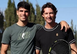 Carlos Alcaraz junto a Juan Carlos Ferrero, en un entrenamiento en Villena hace dos semanas.