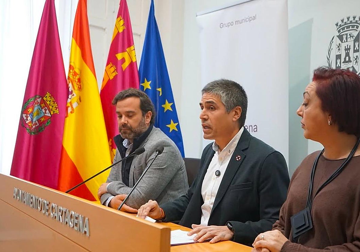 Juan José López Escolar, Jesús Giménez Gallo y Chiru Graña, en la rueda de prensa de este miércoles en el Palacio Consistorial.