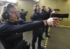 Agentes de la Policía Local en la Región de Murcia, en las prácticas de tiro.