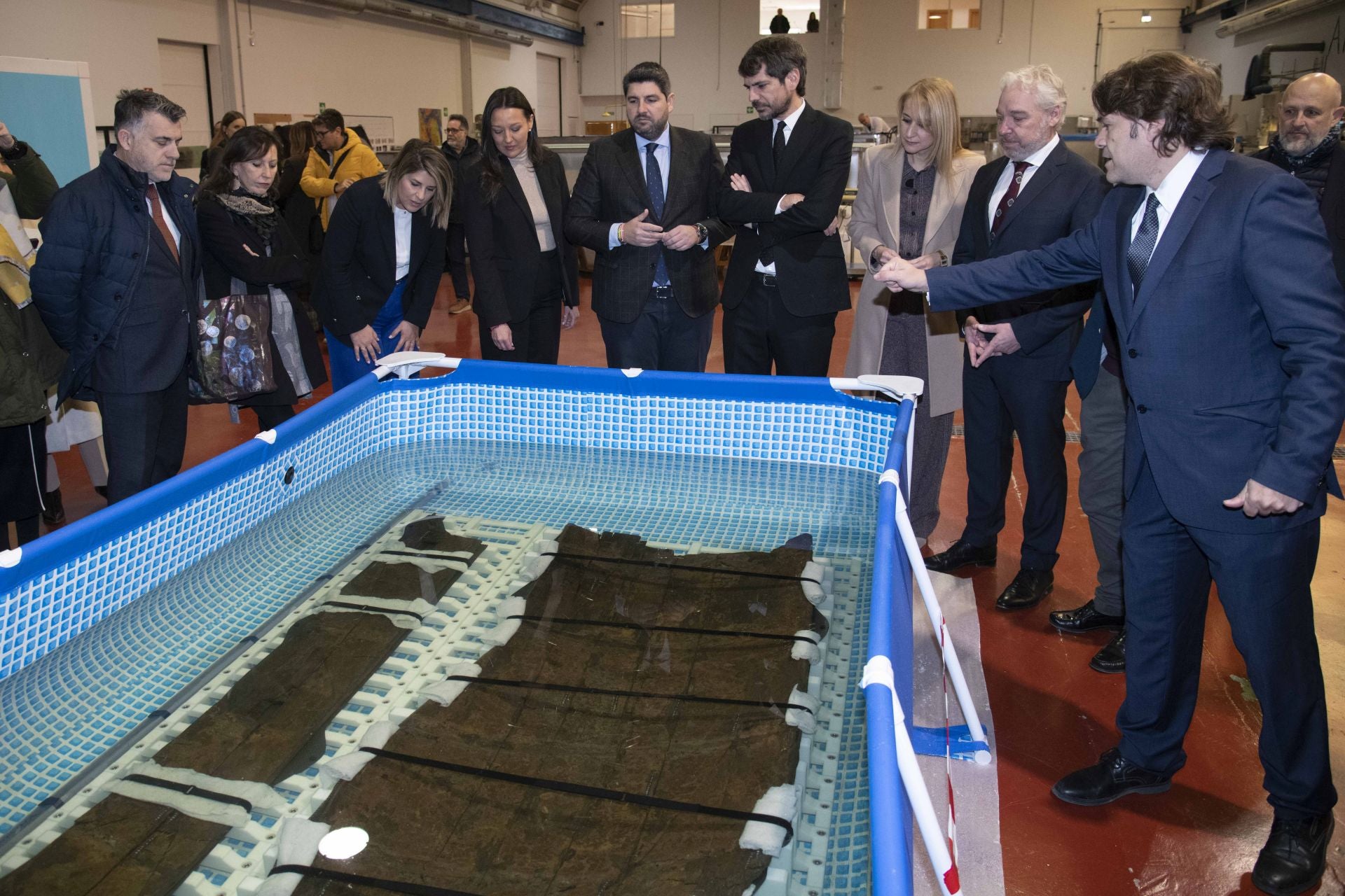 El ministro de Cultura visita los restos del barco fenicio &#039;Mazarrón II&#039; en el ARQVA de Cartagena, en imágenes