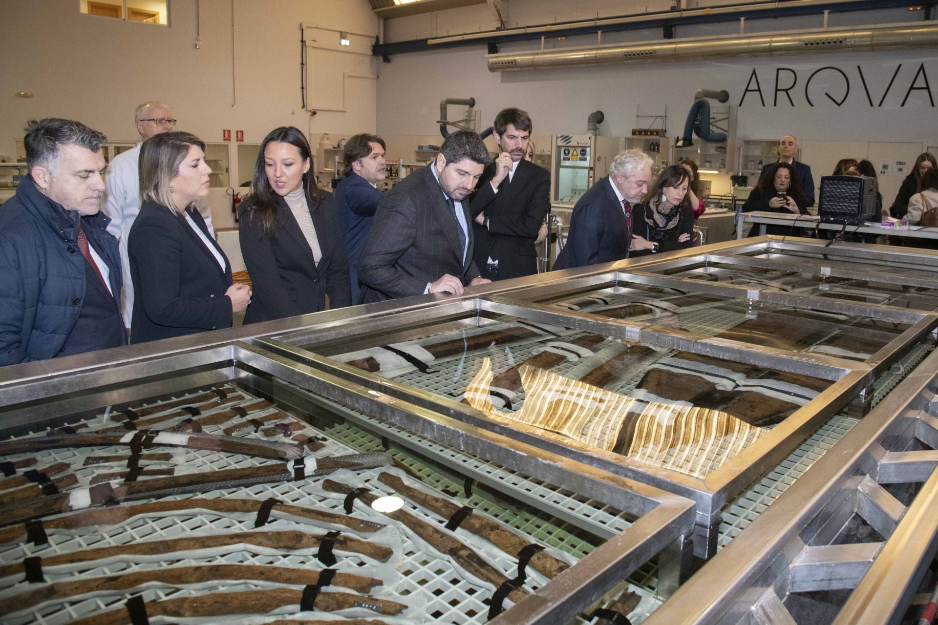 El ministro de Cultura visita los restos del barco fenicio &#039;Mazarrón II&#039; en el ARQVA de Cartagena, en imágenes