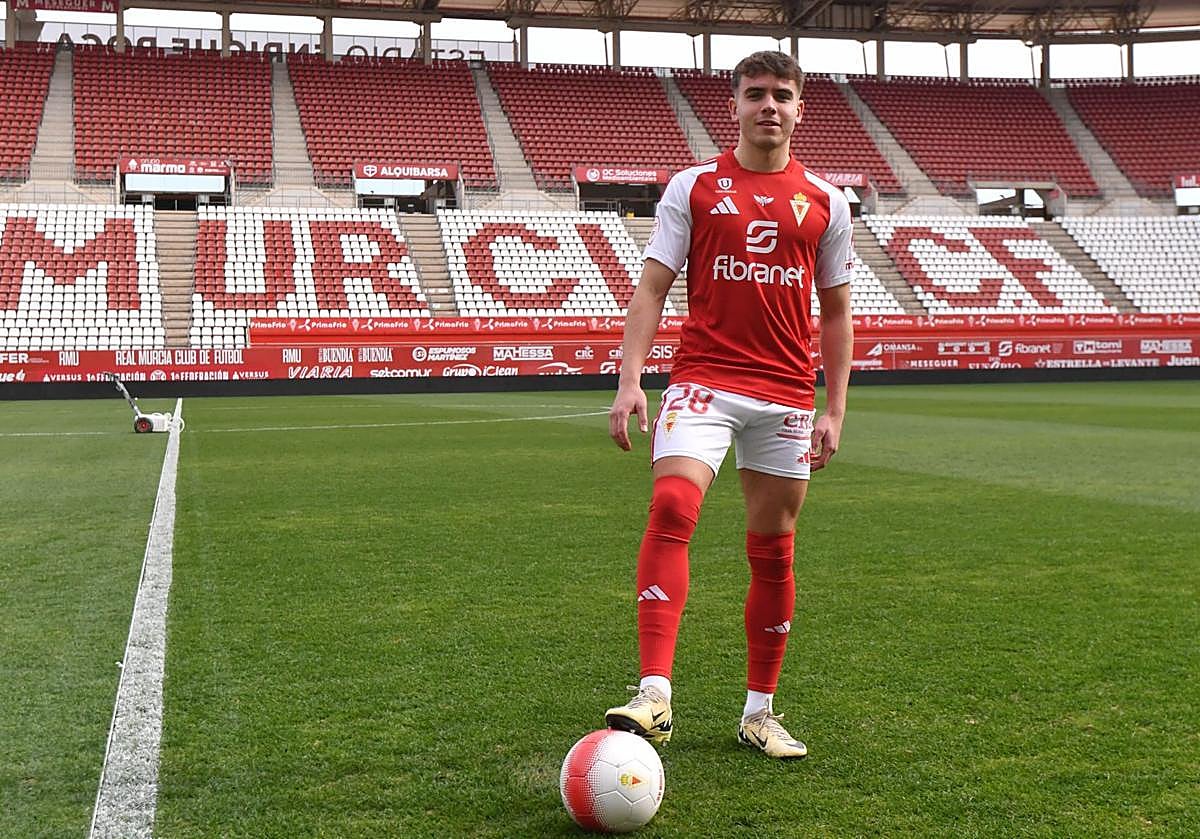 Ian Forns, este jueves, en el estadio Enrique Roca.