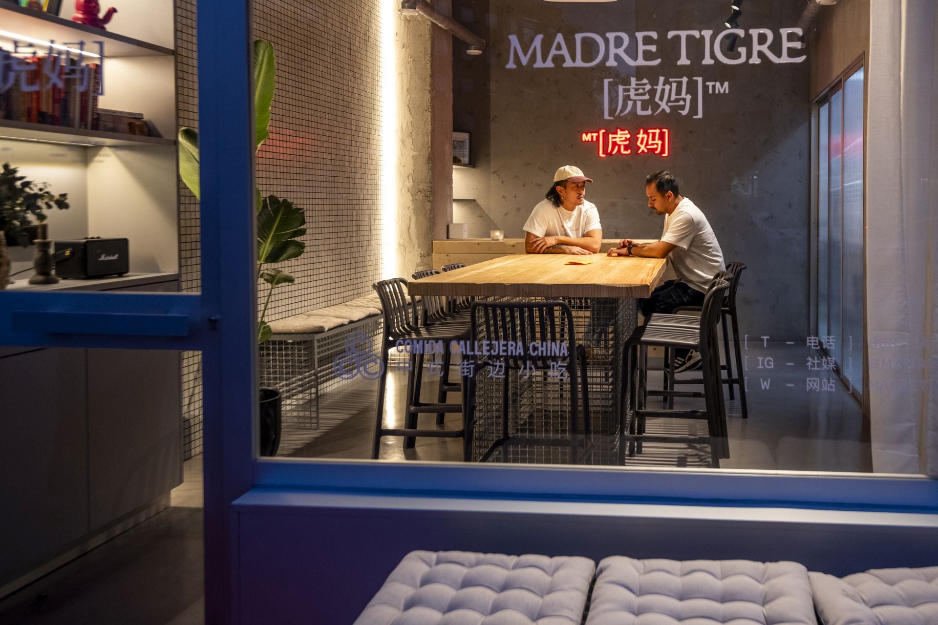 Madre Tigre, el nuevo local de comida callejera china en Murcia, en imágenes