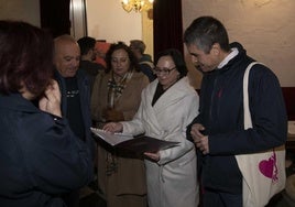 María Antonia Pérez, Isabel García y Jesús Giménez Gallo, antes de la asamblea.