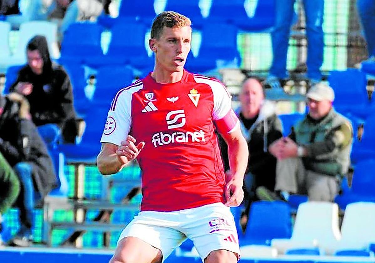 Alberto González, del Real Murcia, ante el Hajduk Split.