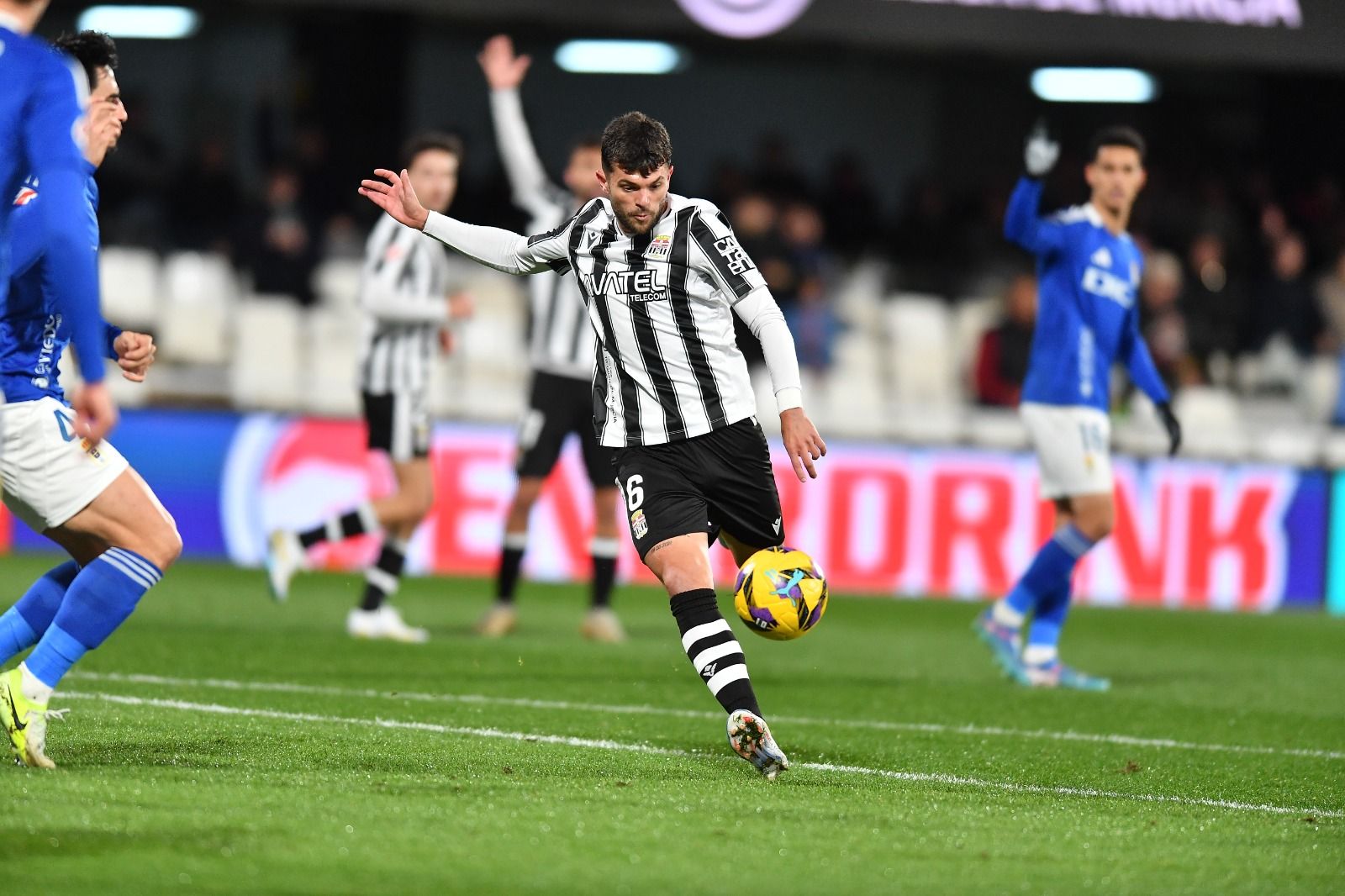 La derrota del Cartagena frente al Oviedo, en imágenes