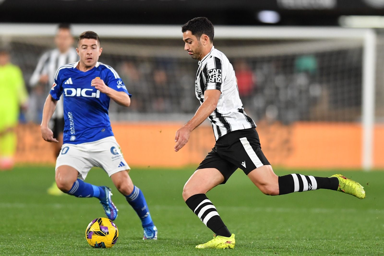 La derrota del Cartagena frente al Oviedo, en imágenes