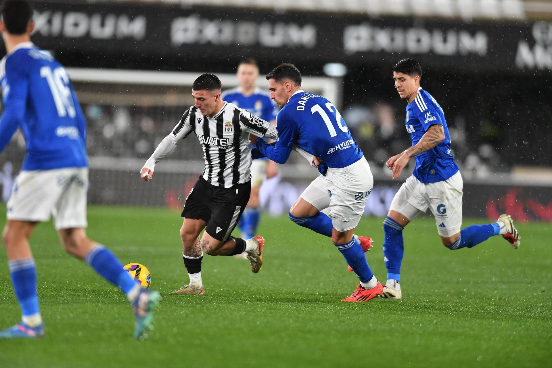 La derrota del Cartagena frente al Oviedo, en imágenes