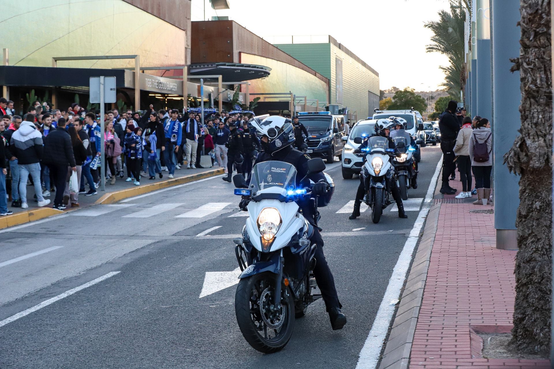 Altercados en la previa del Real Murcia - Hércules, en imágenes