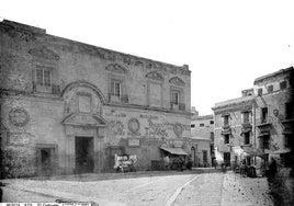 Fabuloso. El impresionante edificio del Contraste, en la plaza de Santa Catalina de la capital murciana, donde se centralizaba el negocio de la seda y sus productos. Instantánea de Jean Laurent (1860).