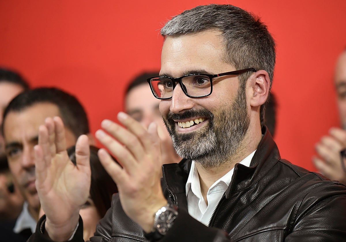 Francisco Lucas durante intervención este domingo en la sede regional del PSRM tras conocerse su victoria en las primarias