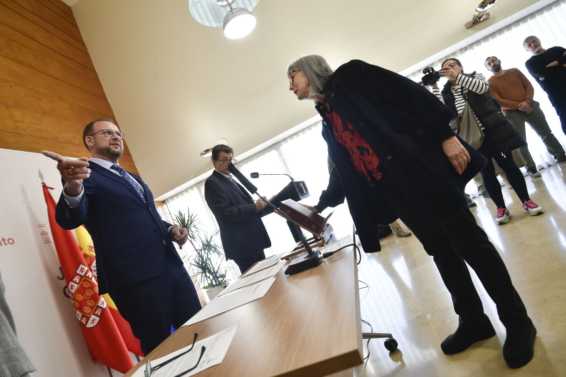 La toma de posesión de los 23 nuevos funcionarios en Murcia, en imágenes