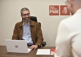 Francisco Lucas en su despacho de la sede regional del PSRM-PSOE este lunes tras proclamarse nuevo secretario general