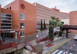 Vista del hospital Virgen de la Arrixaca, en una foto de archivo.