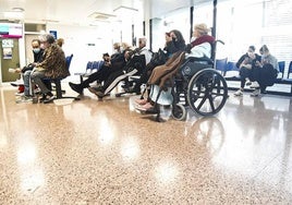 Pacientes aguardando turno en la sala de espera de Urgencias del Morales Meseguer.