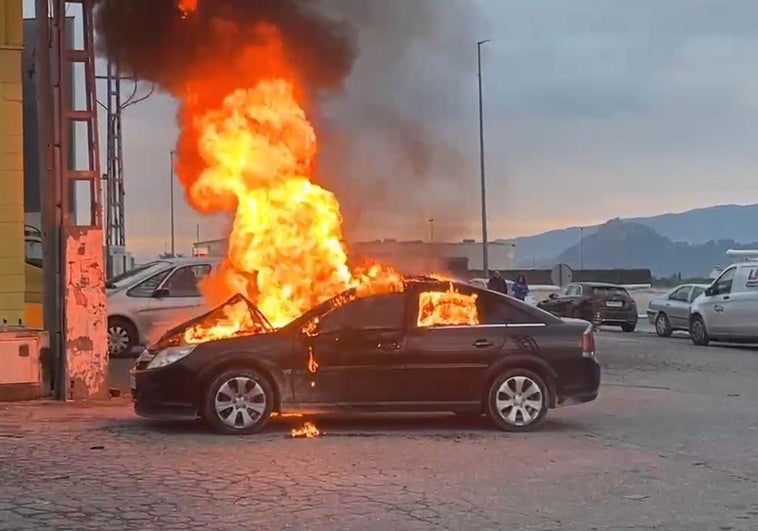 El incendio del coche.