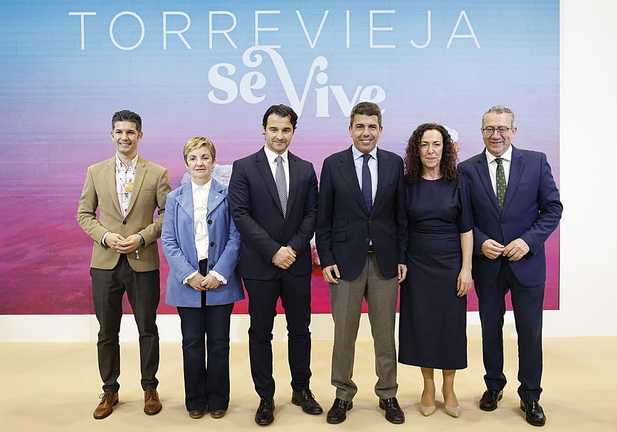 El alcalde, Eduardo Dolón, junto al president Mazón y Toni Pérez en la presentación de oferta turística de Torrevieja en Fitur.