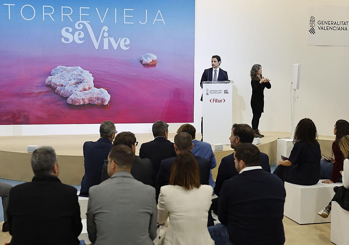 Imagen principal - Intervenciones de Eduardo Dolón, Rosario Martínez y Carlos Mazón en la presentación de Torrevieja en Fitur.