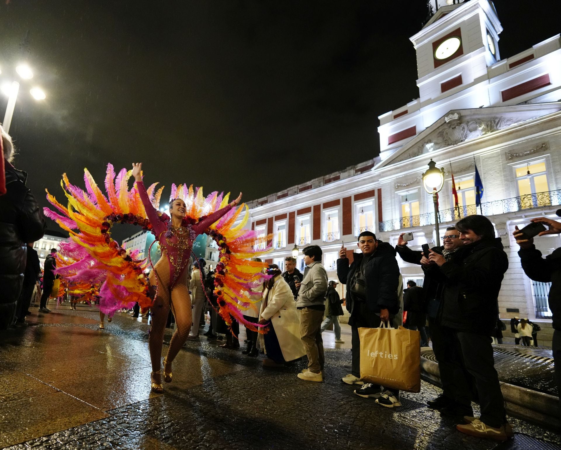 Las imágenes del desfile de Moros y Cristianos, sardineros y huertanos en Madrid