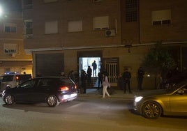 Agentes de la Policía Local de Murcia, este miércoles, en el lugar del crimen.