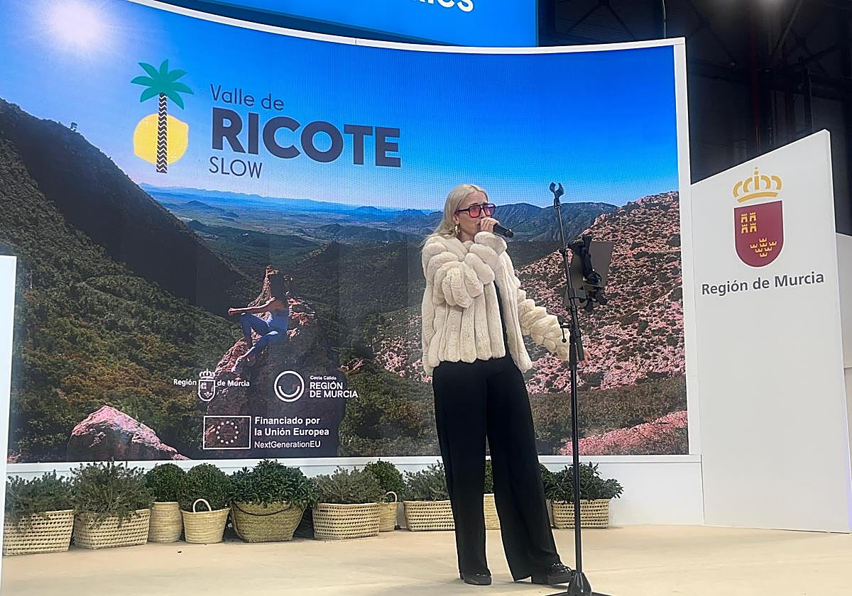 Actuación de la artista murciana Kuve, este jueves.