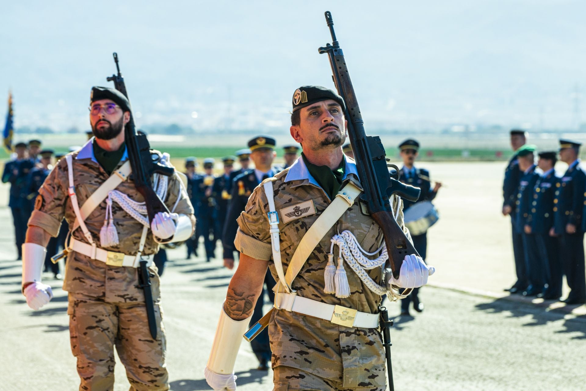 Las imágenes del aniversario de la Escuela Militar de Paracaidismo Méndez Parada de Alcantarilla