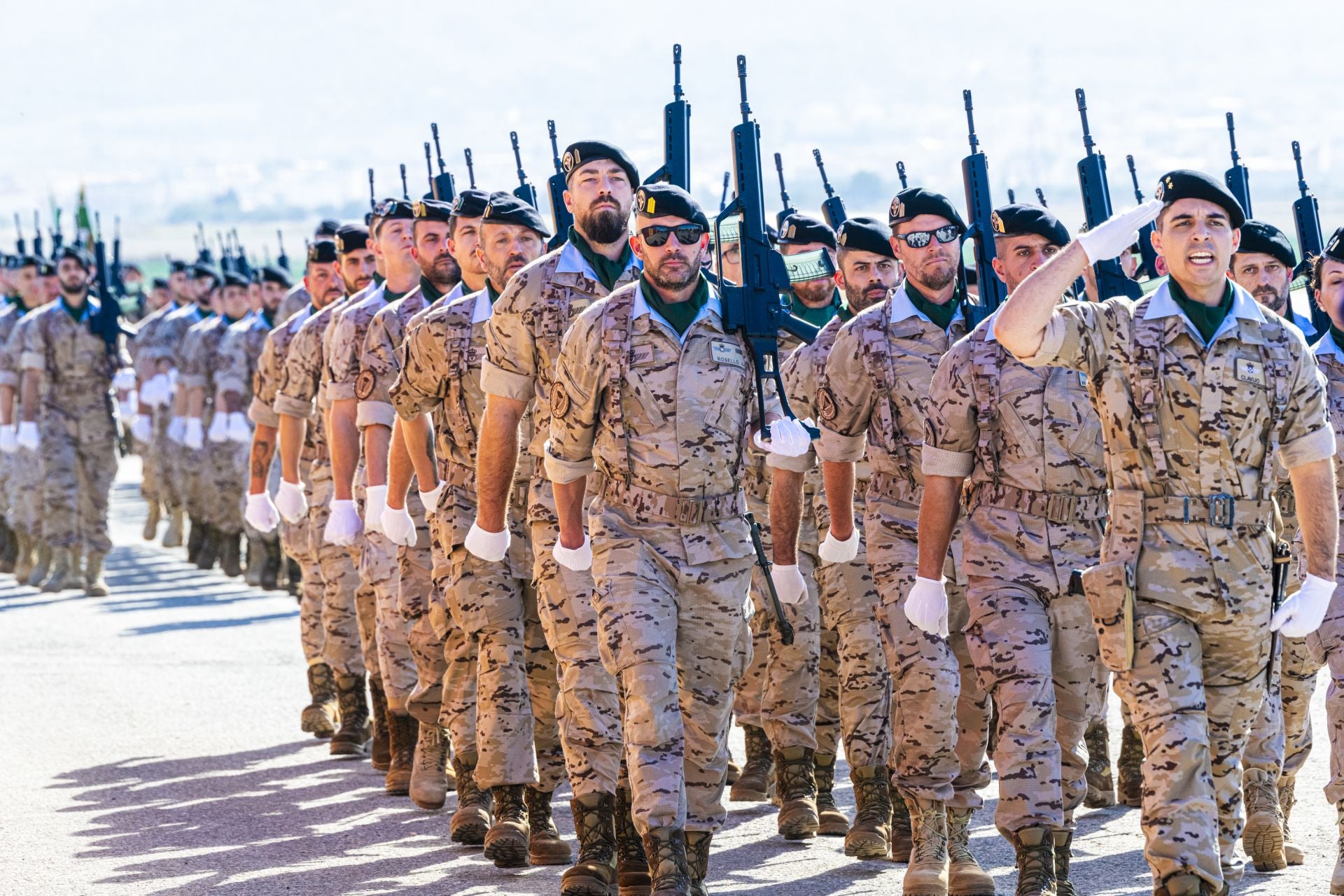 Las imágenes del aniversario de la Escuela Militar de Paracaidismo Méndez Parada de Alcantarilla