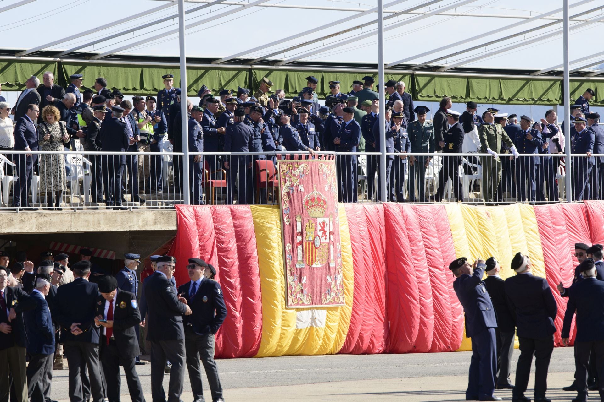 Las imágenes del aniversario de la Escuela Militar de Paracaidismo Méndez Parada de Alcantarilla