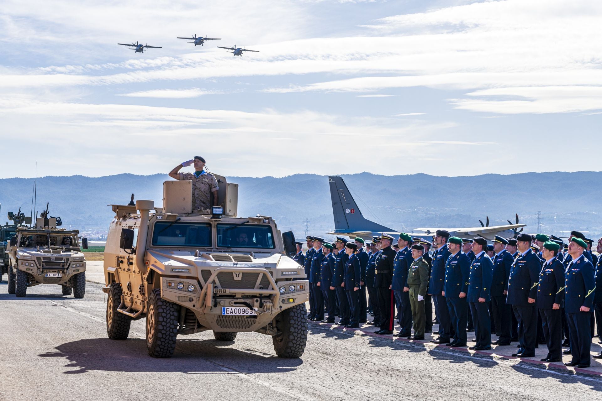Las imágenes del aniversario de la Escuela Militar de Paracaidismo Méndez Parada de Alcantarilla