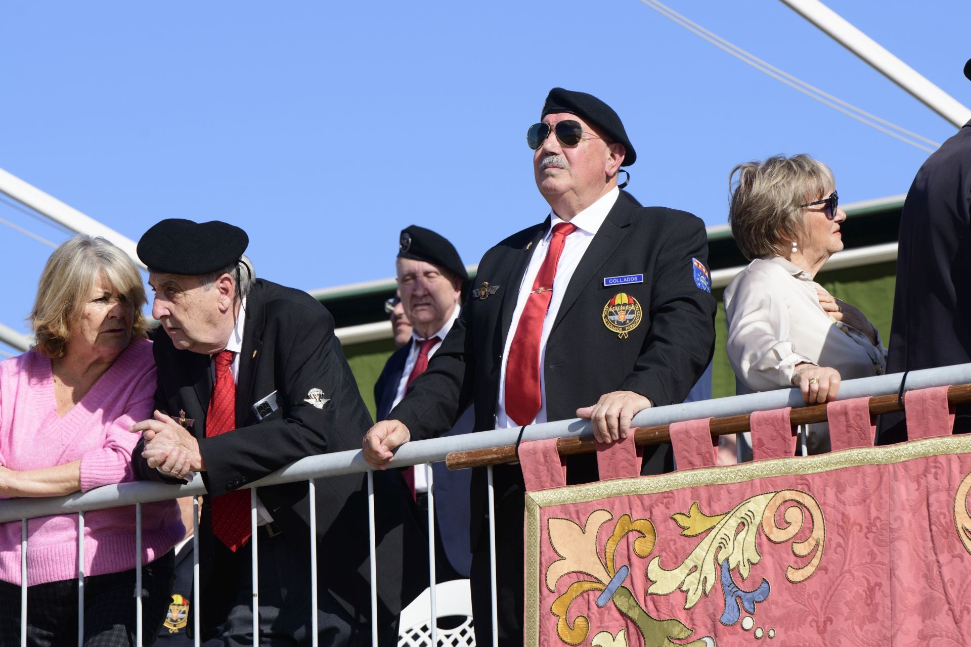 Las imágenes del aniversario de la Escuela Militar de Paracaidismo Méndez Parada de Alcantarilla