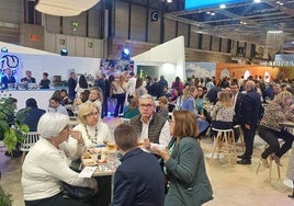 Zona gastronómica del estand de la Region en Fitur.