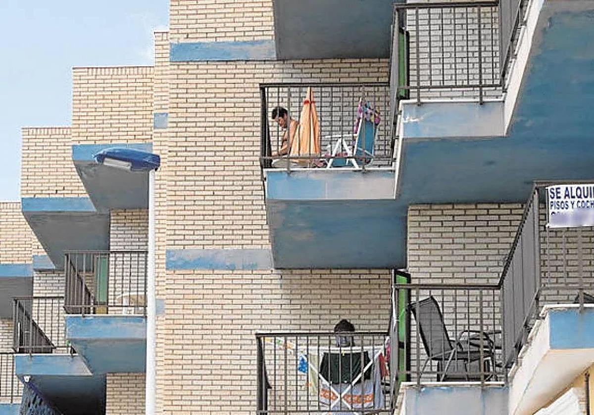 Pisos en alquiler en una playa del Mar Menor, en una imagen de archivo.