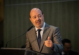 Francisco Reyes ejerciendo de presentador para un acto municipal en una imagen de archivo.