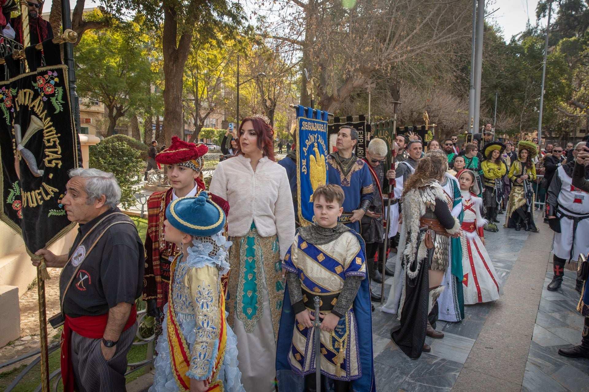 Las imágenes del desfile del Medio Año Festero en Orihuela