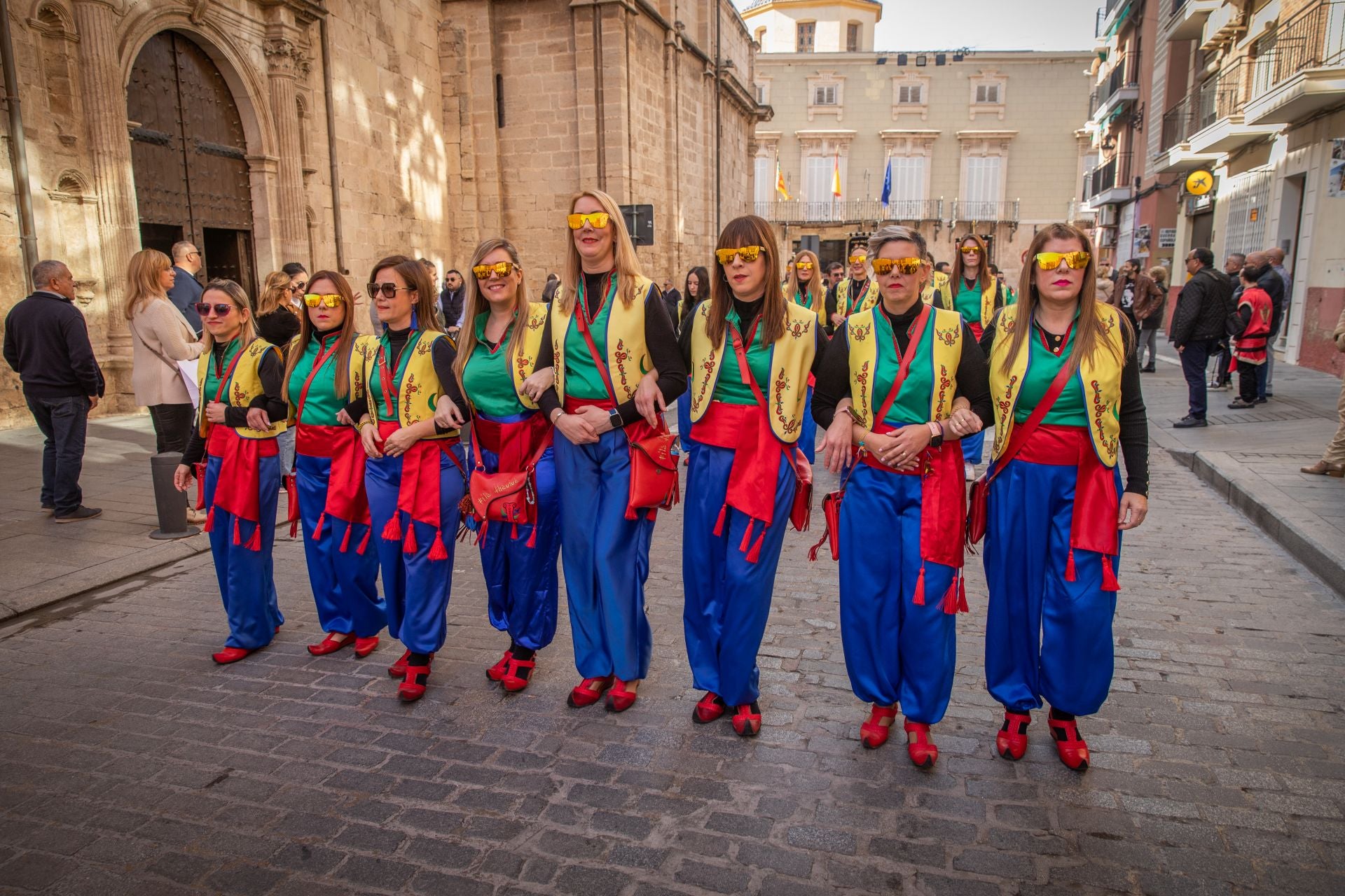 Las imágenes del desfile del Medio Año Festero en Orihuela
