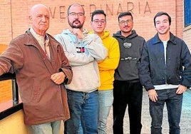 El profesor Fulgencio Marín, junto con el resto de miembros del Grupo de Investigación Biotecnología de Alimentos de la Universidad de Murcia.