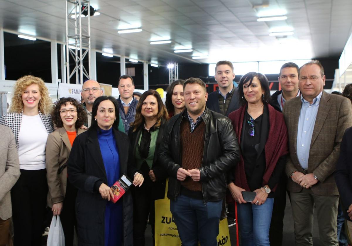 Juan Pedro Vera, con representantes del sector, en la Feria.