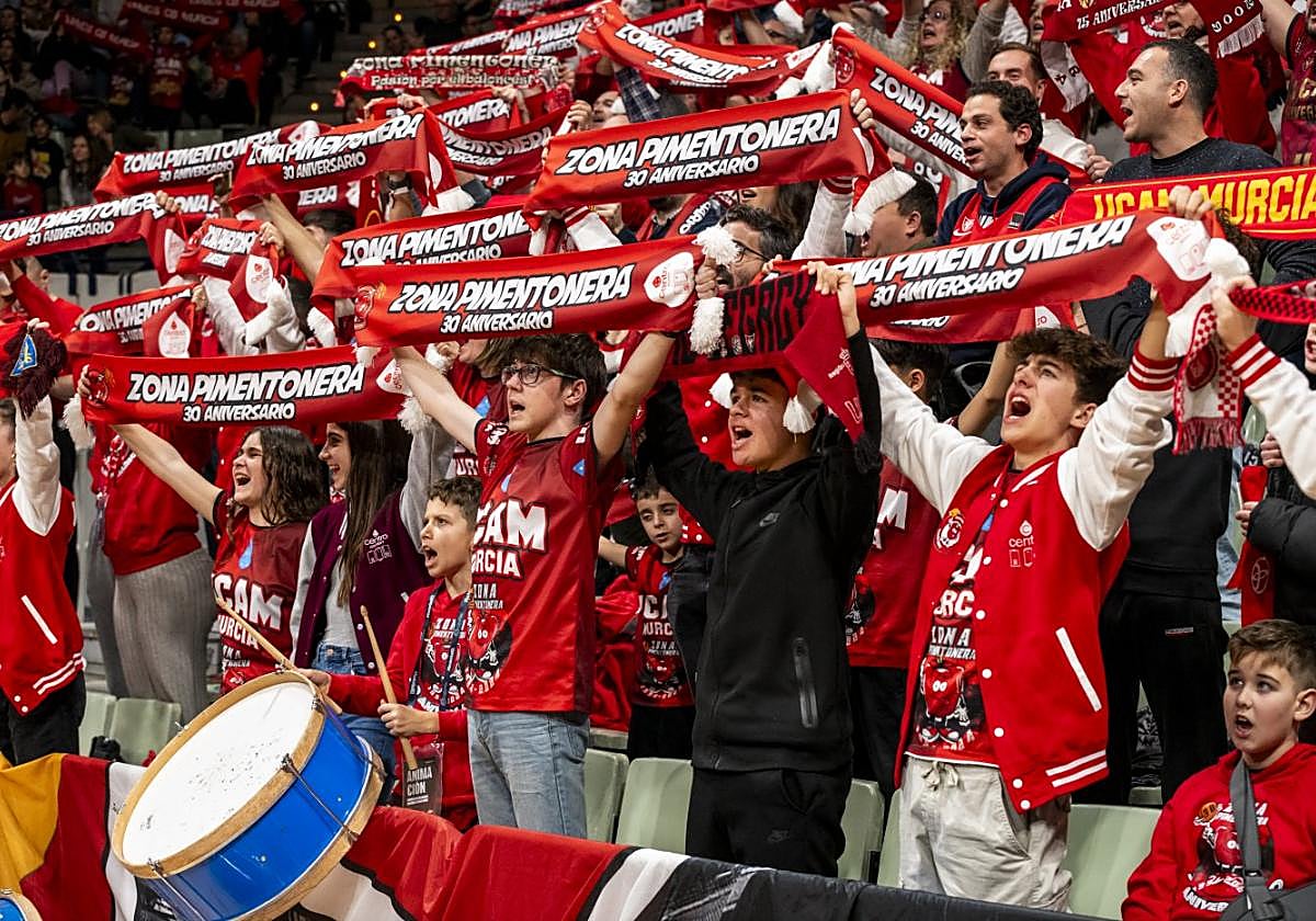 La afición se entregó a un UCAM con el que sí gustó reconocerse.