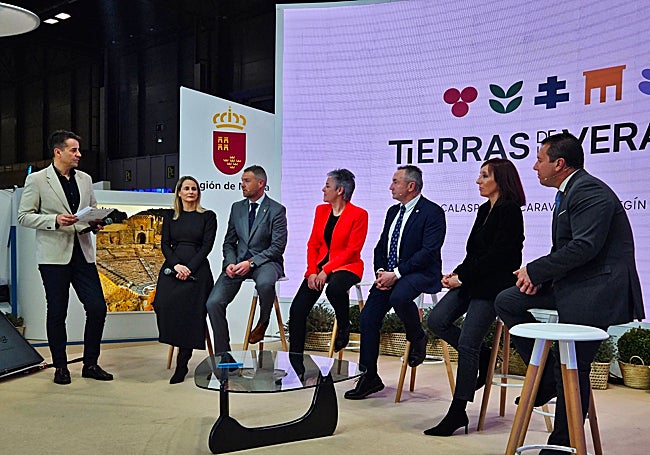 Los alcaldes de los seis municipios durantela presentación en FITUR.