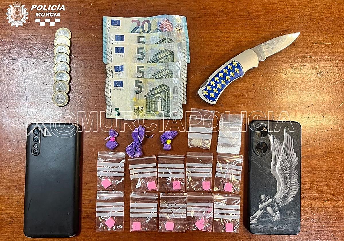 Droga y objetos incautados.