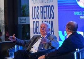 Juan García Lax y Manuel Buitrago, ayer, durante su conversación en el foro.