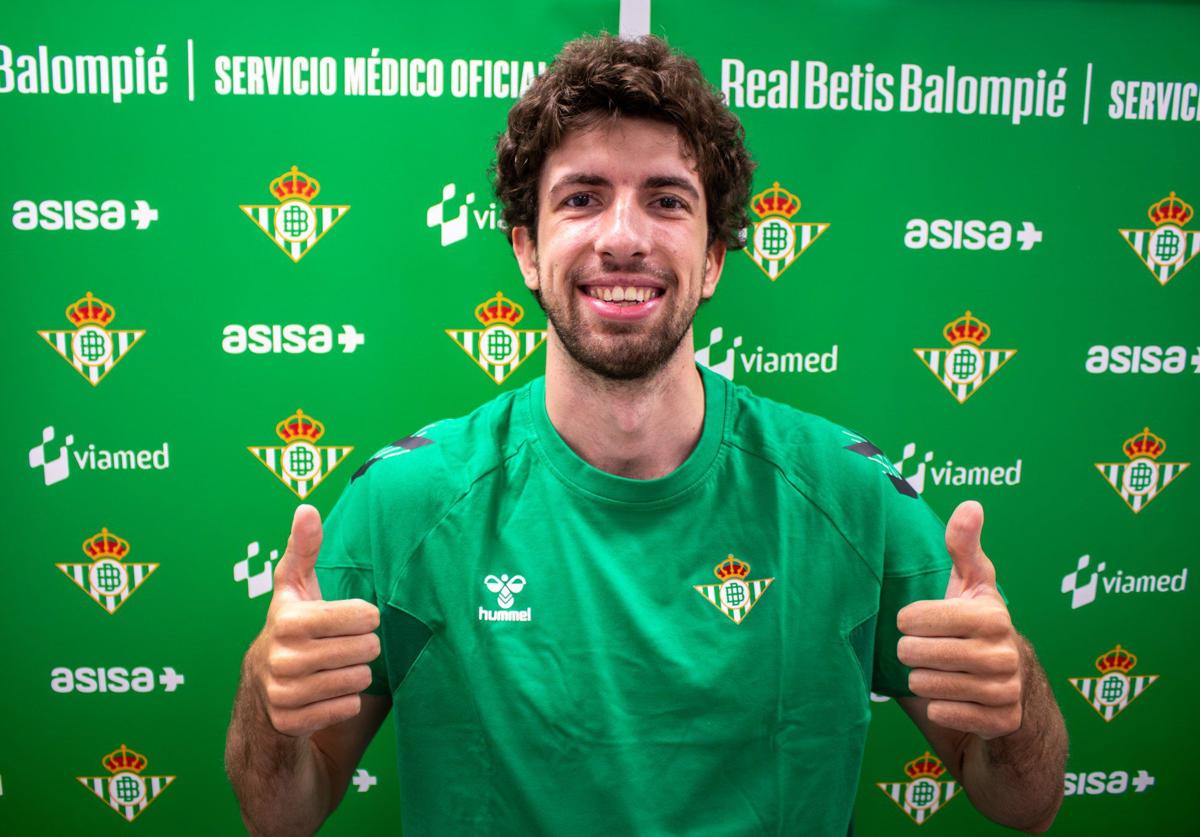 El ala-pívot Domenech, del Betis.