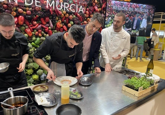 Miguel Hernández, del restaurante Por Herencia, durante su demostración.