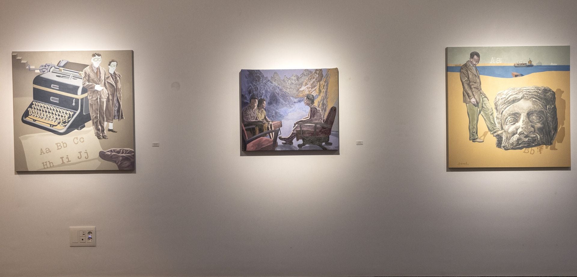 La exposición &#039;Ucrónicas&#039; de Salvador Torres, en imágenes