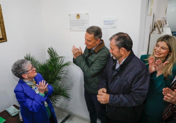 La presidenta de la asociación en Lorca, el alcalde, el presidente regional de la AECC, y la concejala de Ong, en la inauguración de la sede.