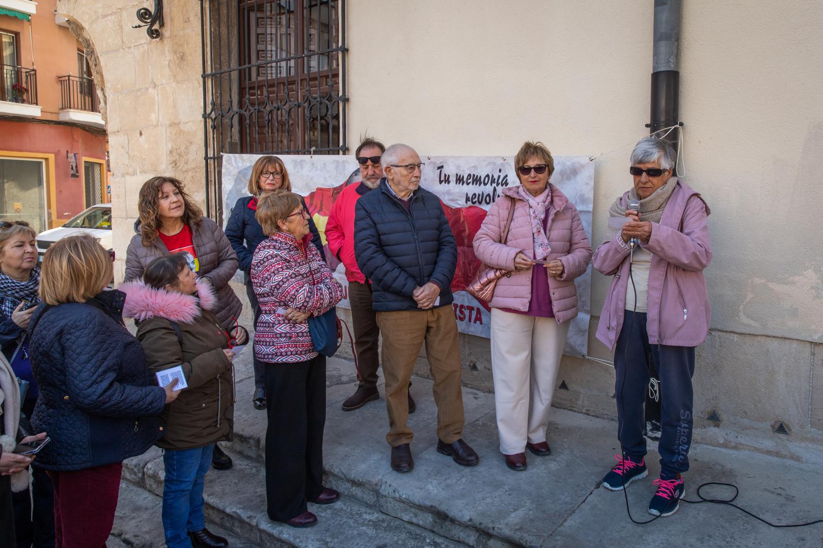 Así ha sido la concentración hernandiana a las puertas del Ayuntamiento de Orihuela