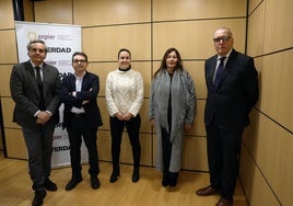 t El encuentro reunió en las instalaciones de LA VERDAD, ayer, a Miguel Ángel Martínez-Aroca, Francisco Victoria Jumilla, Pepa Díaz, Blanca Soro Mateo y Gonzalo Wandosell.