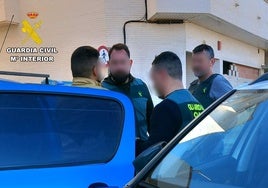 El autor del robo en la vivienda de Mazarrón, en el momento de su detención.