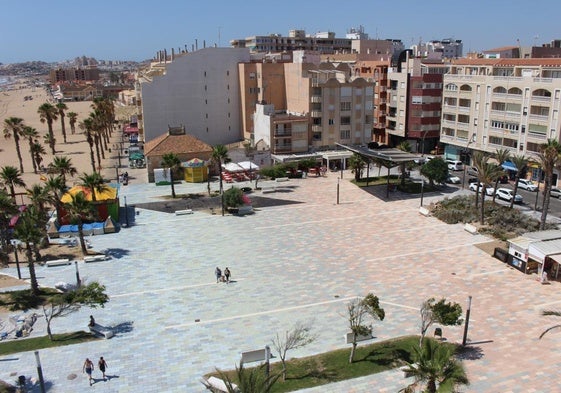 Vista aérea del plaza Encarnación Puchol de La Mata.